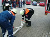Die Truppmann-/Truppführerausbildung bildet die Grundlage der Feuerwehrausbildung.
